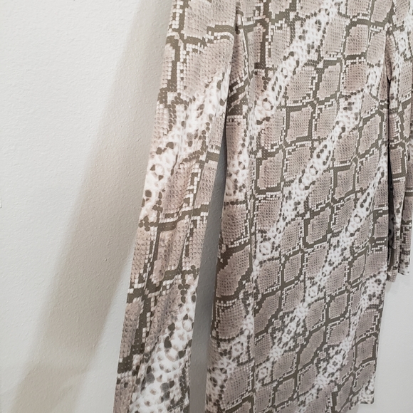 Vince Camuto Long Sleeve Python Snake Print Full Back Zip Dress, Size 2 - Picture 2 of 7
